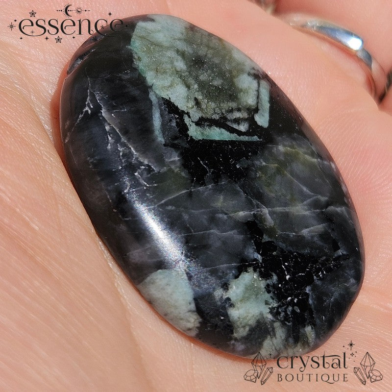 Emerald in Matrix Worry Stone