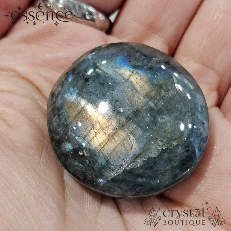 Labradorite smoothstone