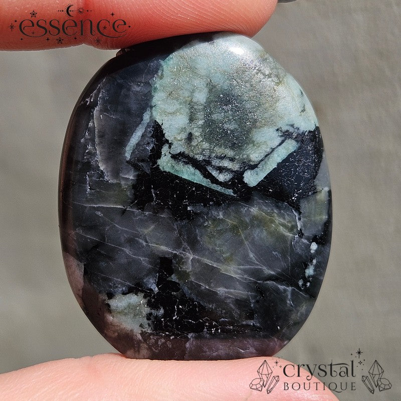 Emerald in Matrix Worry Stone